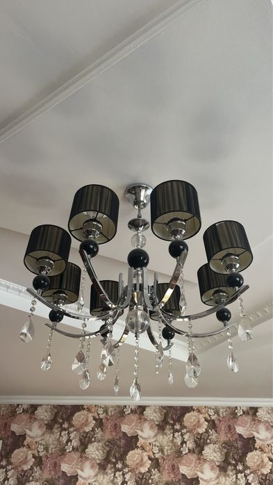 Продам люстру классическую