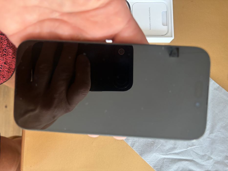 Продавам Iphone 15 Pro Black Titanium