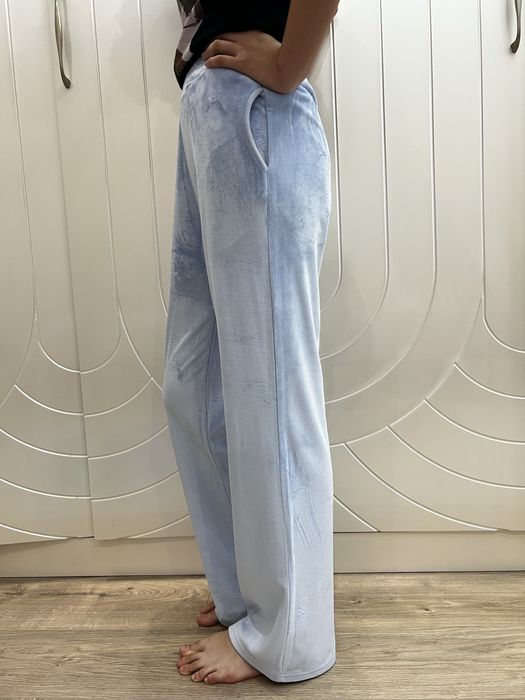 Голубые велюровые брюки