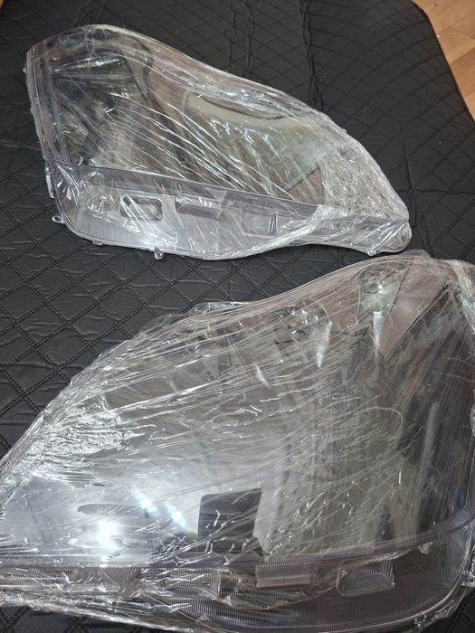 Стекла на фары Toyota crown