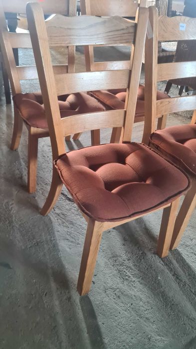 Масивни столове с дамаска