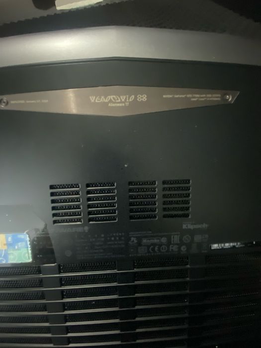 Vând laptop Alienware 17