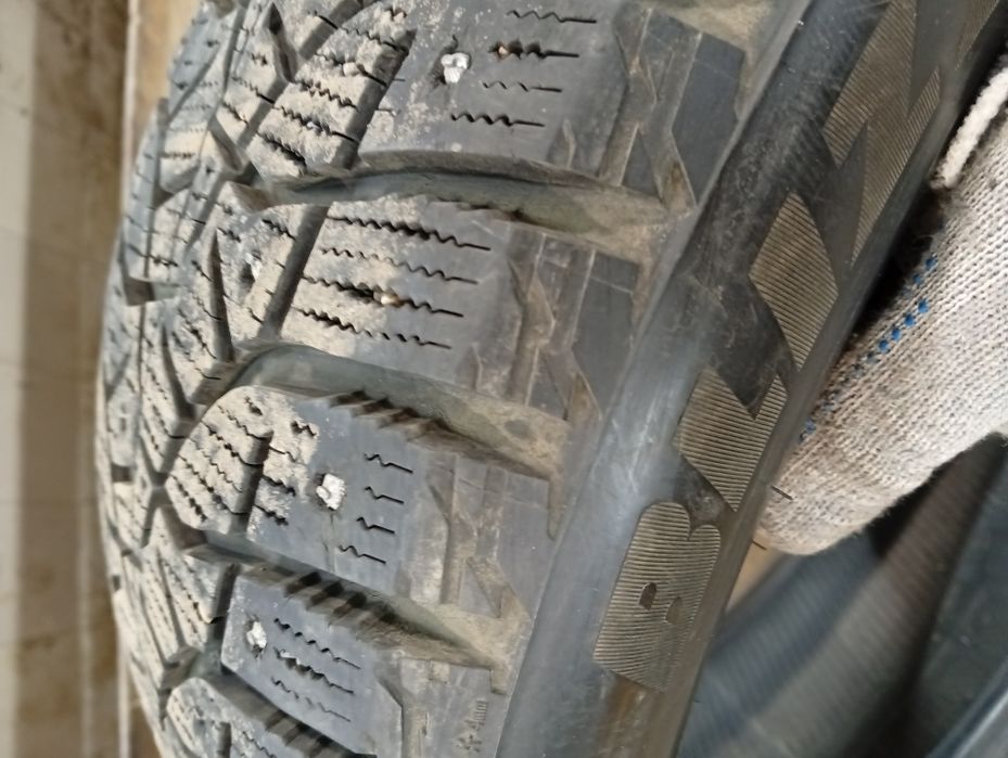 Продам зимние шины bridgestone