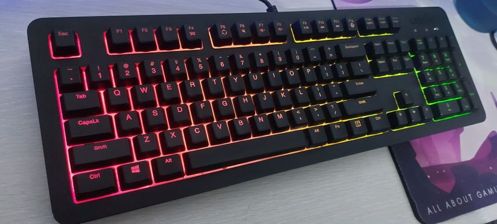 Vând tastatură lenovo legion k 300