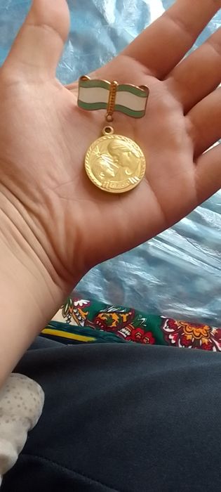 SSSR davridagi medal Qaxramon ona medali
