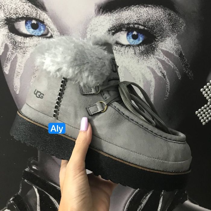Vând UGG-uri dama