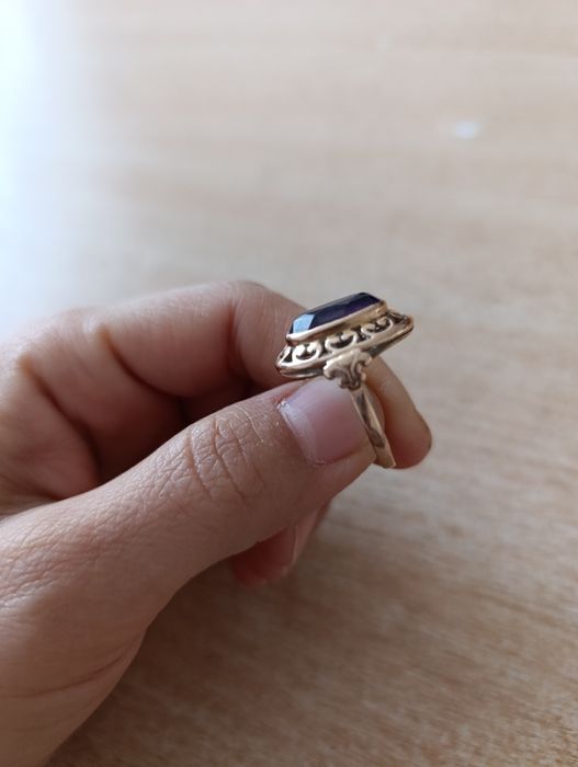 Тилла узук сотилади