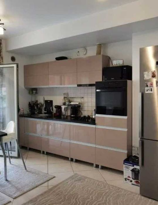 Дава се под наем Тристаен апартамент в Бургас, Славейков - 94 кв.м за 94100 € - Снимка #1