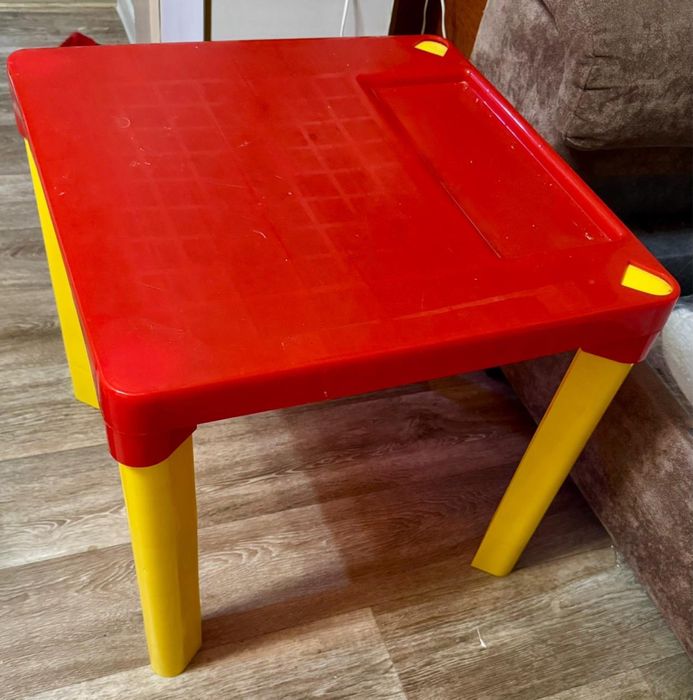 Столик детский, пластик, Россия