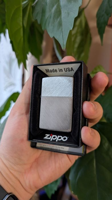 Vând brichete zippo
