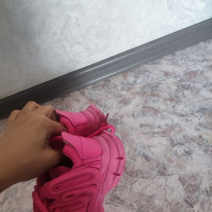 Кроссовки девочке 27 размер