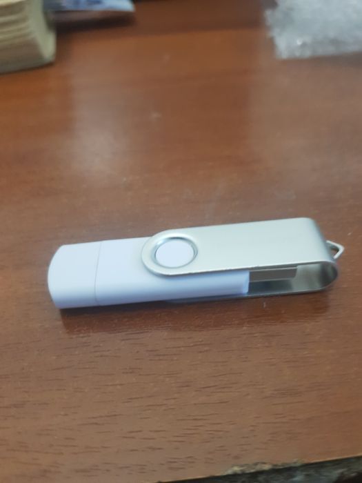 Продам флешку 64гб