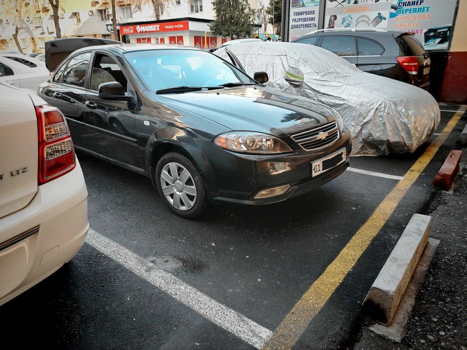Chevrolet Gentra черный металлик