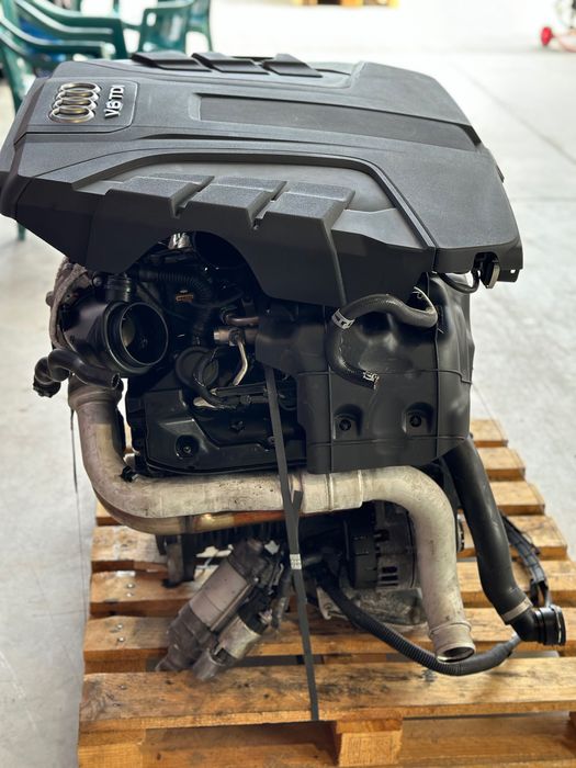 Audi Q7 Двигател  CRT 272PS на Части