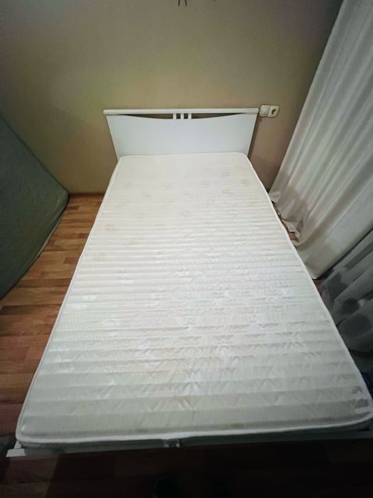 Кровать белая полуторка с матрасом