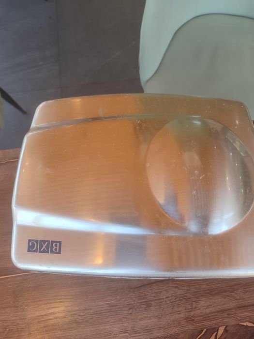 Срочно продам сушылку для рук две штуки