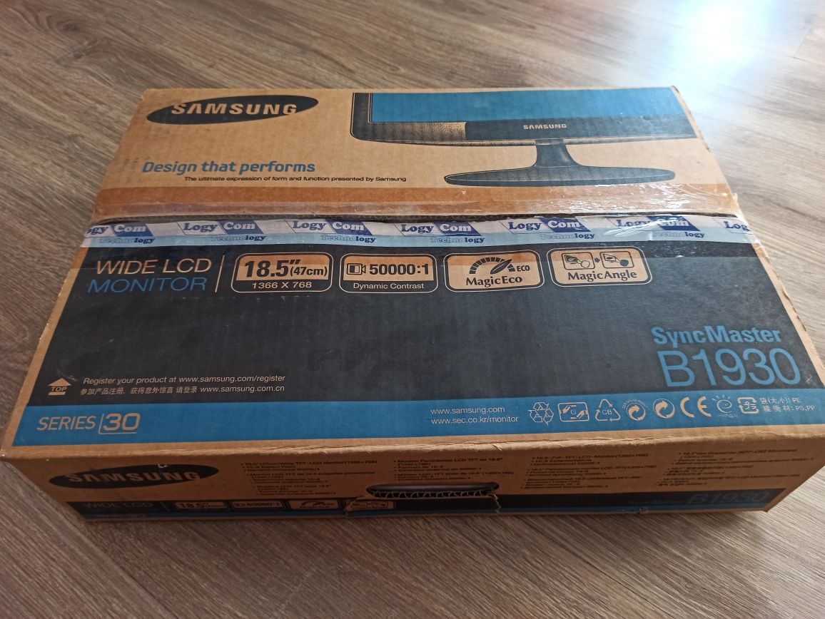Лед монитор отличного качества Samsung,всё шнуры присутствуют З ...