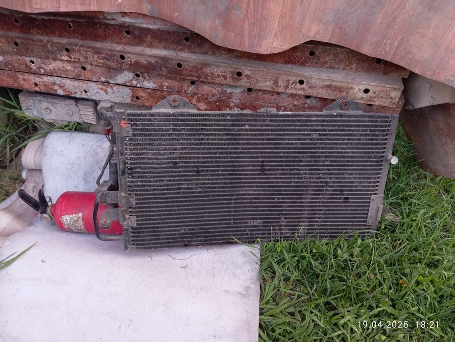 Радиатор кондиционера Ауди 80