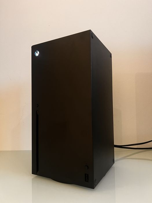 Xbox Series X 1TB SSD + Xbox Game Pass Premium