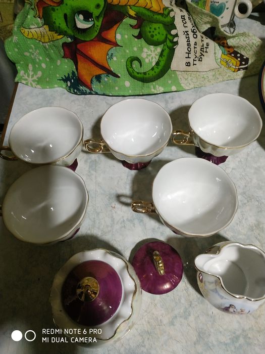 Продается  фарфоровый сервиз японский  редкий , кофейный сервиз японск