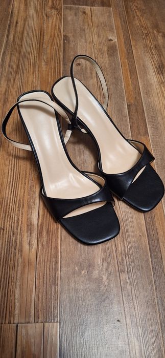 Продам женскую обувь