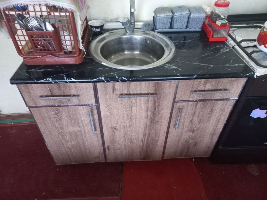 Кухенный мойка сотилади