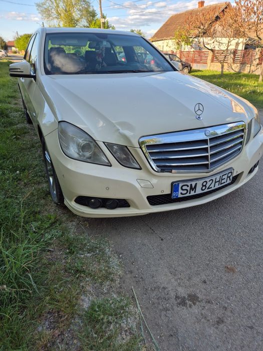 Vând Mercedes E 220 an 2011 sau schimb cu  Mitsubishi Pajero