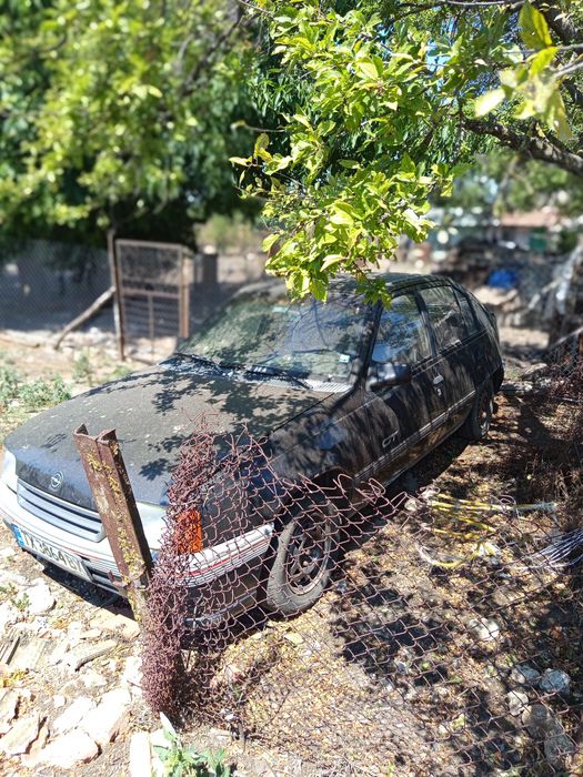 Продавам  Opel Kadett  цял за части 

1.6i, Хечбек, Употребяван, За части,