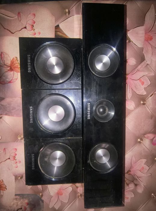 Vând sateliți Samsung