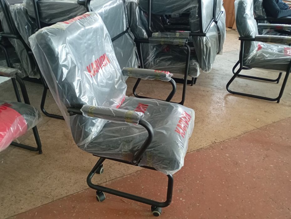 Офисный мебель сотилади