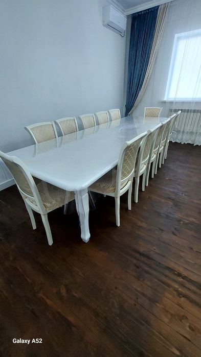 Гостинный стол со стульями