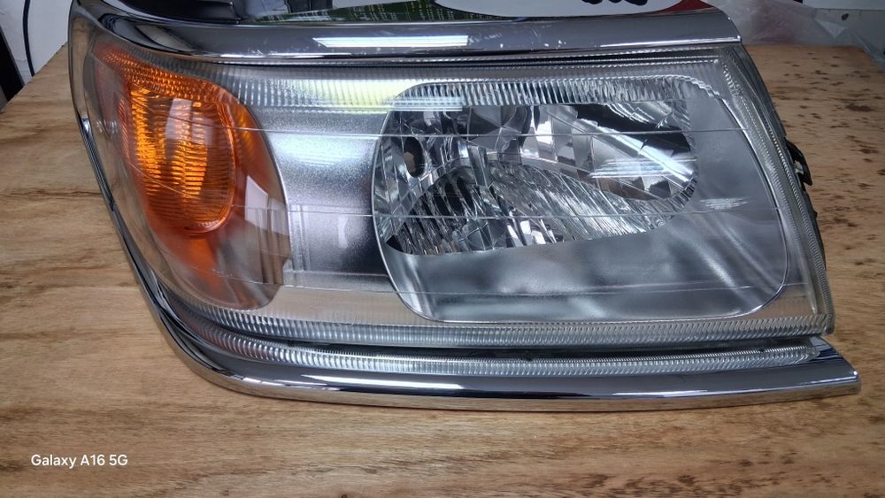 Фар Mitsubishi Pajero sport