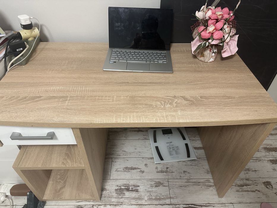 Бюро - тоалеетка.