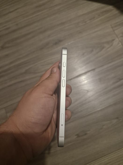 Iphone 16e, 128 Gb, alb, stare foarte buna, 100% baterie, liber de ret