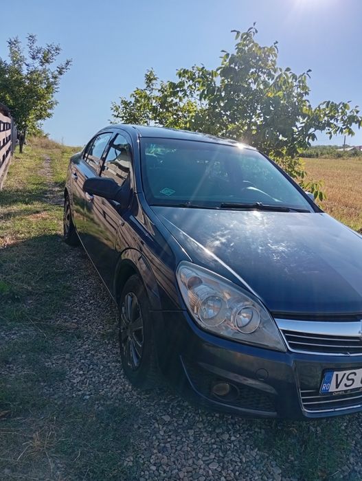 Vând Opel astrasedan