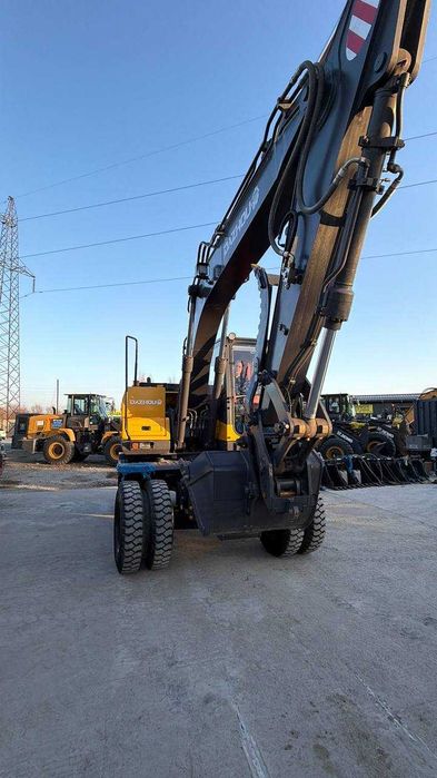 Колёсный экскаватор DAZHOU QNL150F