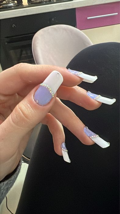 Locuri libere, manichiura