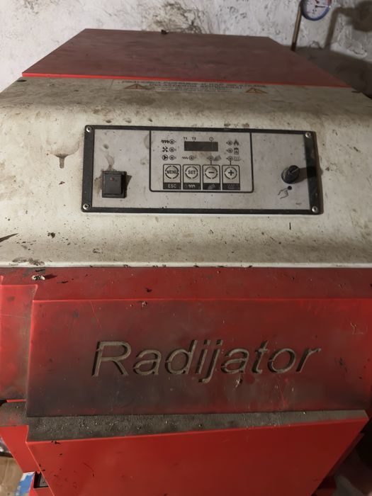 Vand centrala Radijator Tkan 1 35kW peleti + lemn