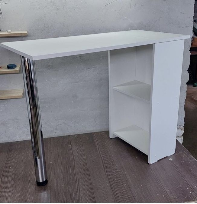 Маникюрный стол легко собираются