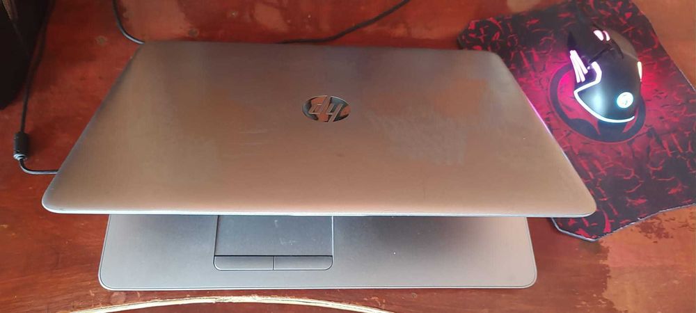 Vând laptop Hpelitebook850G3 in stare buna și încărcător