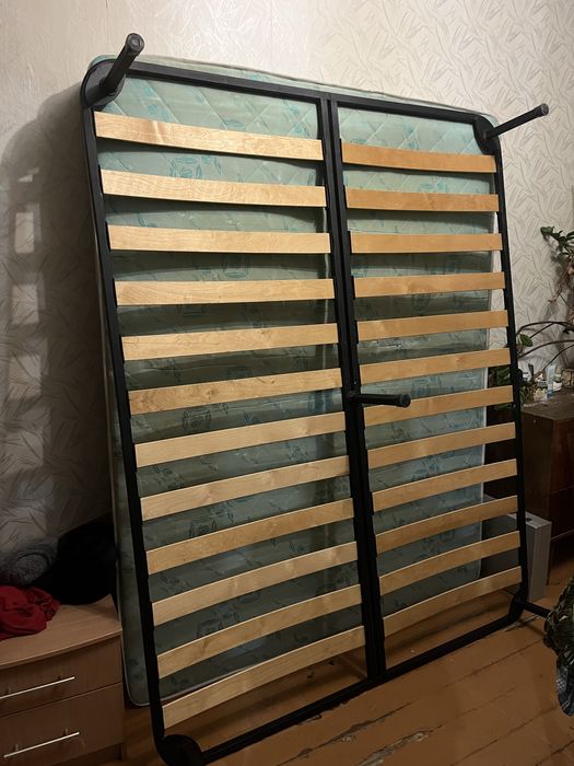 Продам кровать 2-х спальную с матрасом