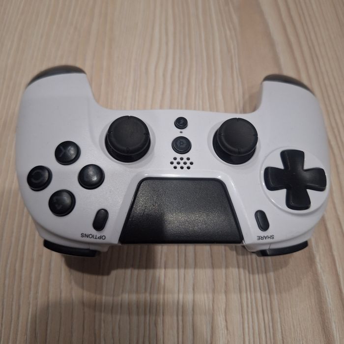 Controllerul Gioteck VX4 Wireless Controller PS4