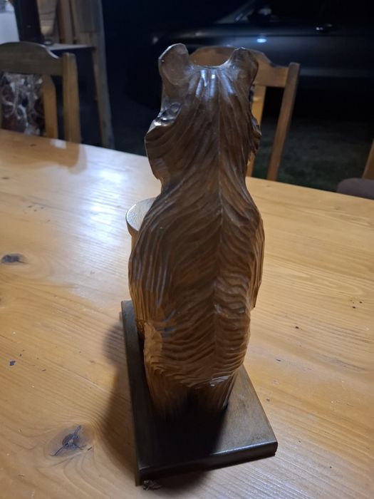 Продавам дървена статуетка мечка