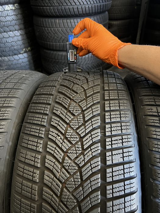 4 anvelope iarna 245/45/18 , 100 H , GoodYear , DOT 2025 , 7.4 mm !