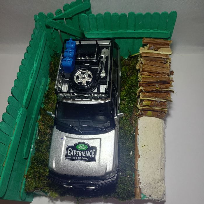 Продам подставку с машиной