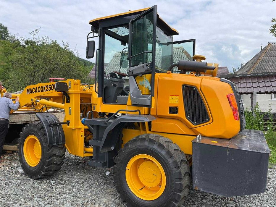 Vola 4x4 încărcător frontal XK250F