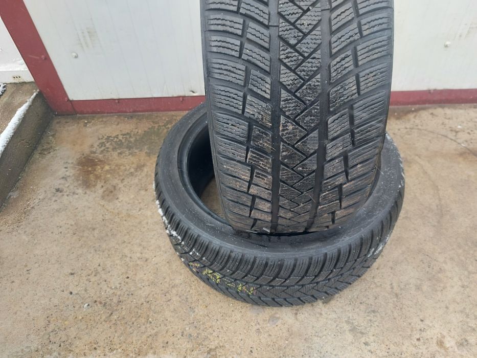 200 lei bucata! Doua anvelope M+S/IARNA 245 40 r19 Vredestein ! 7 mm