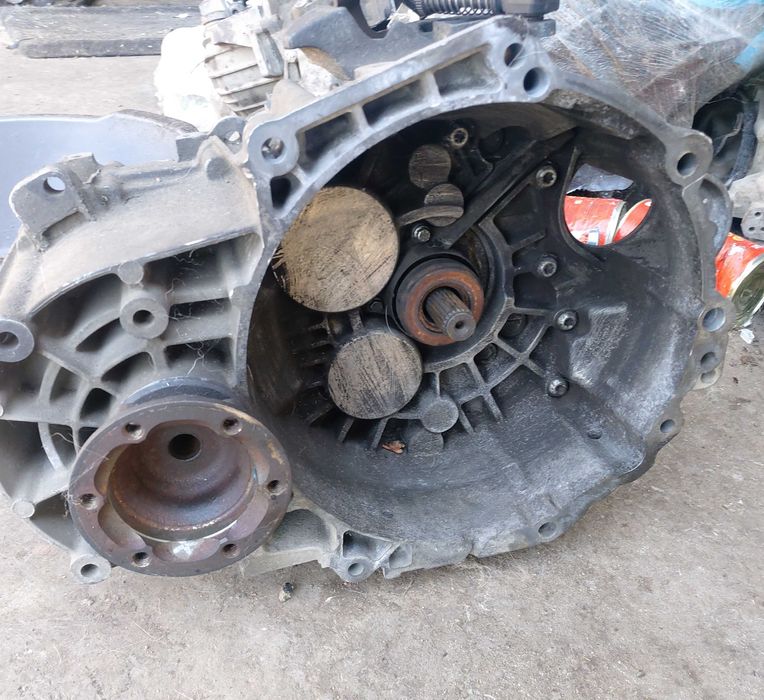 6-ст Шест Степенна скоростна кутия