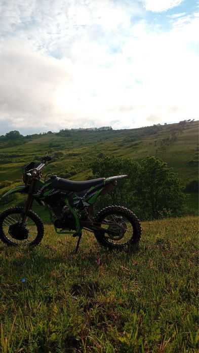 Cross 150 motor vertical