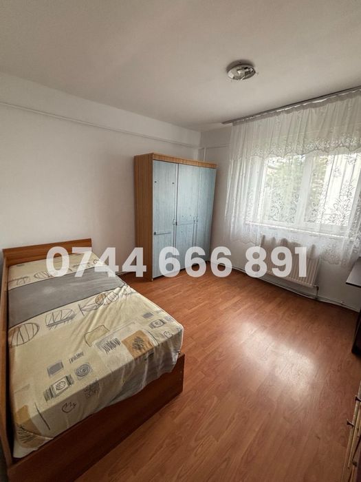 Apartament decomandat 3 camere, etaj 3, strada Maramures